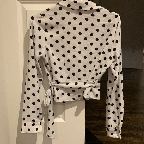 Forever 21 Women’s White & Black Polka Dot Wrap Shirt Size Small - Picture 3 of 5